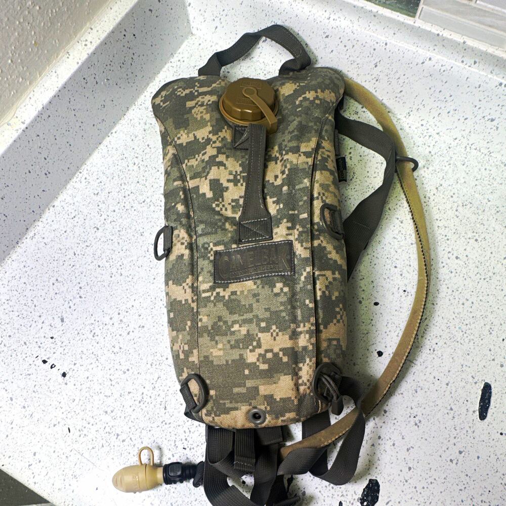 CamelBak Maximum Gear 3L Hydration Pack Backpack Camo, Bite Valve